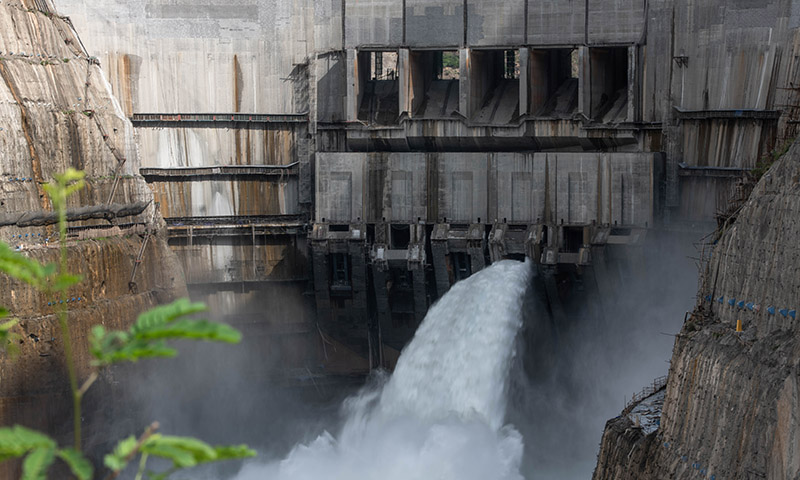 圖為6月29日拍攝的烏東德水電站大壩。（新華社記者 胡超 攝）