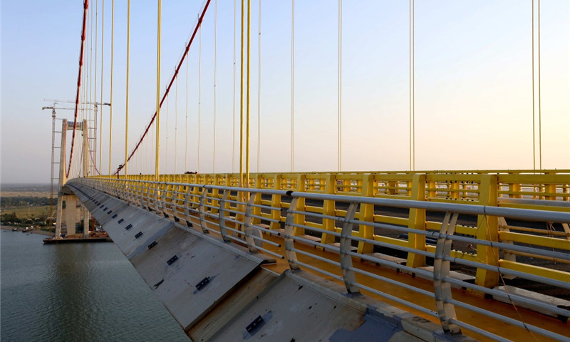 這是在莫桑比克馬普托拍攝的馬普托跨海大橋。（新華社記者 王騰 攝）