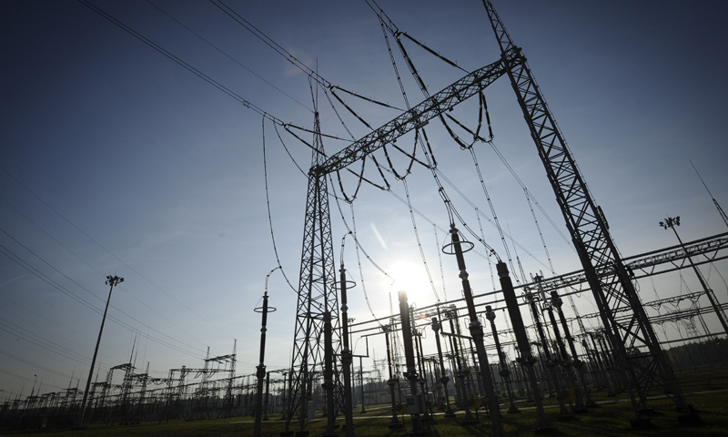 圖為11月8日，在波蘭東部城市科杰尼采拍攝的剛剛完成擴建改造的科杰尼采變電站的新設施。新華社發（亞普·阿林攝）