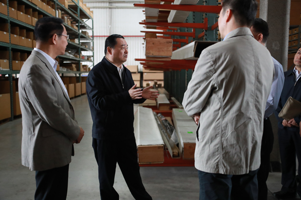 國務院國資委黨委書記郝鵬在中國航材調研。