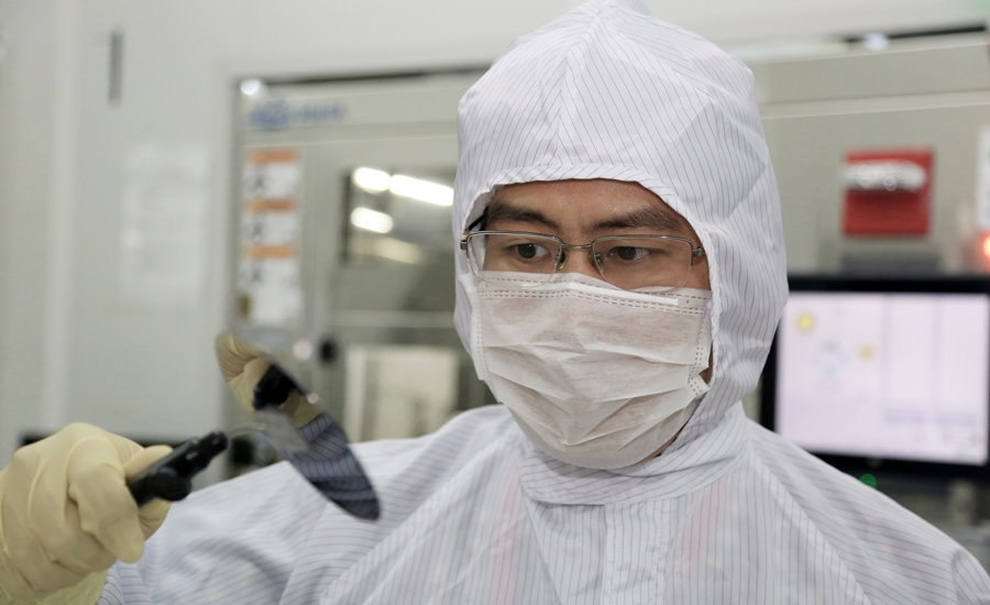 林博每一個工藝細節都精益求精。他認為，產品性能的提升只是追趕先進水平的第一步，只有器件整體穩定，工藝技術穩定，芯片才具有競爭力！（作者：秦威）